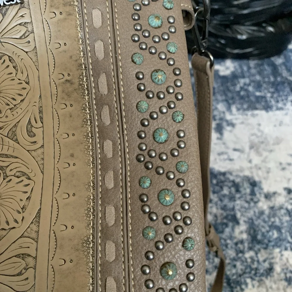 montana west concealed carry crossbody Western Tooling Rivets Vegan Leather. NWT